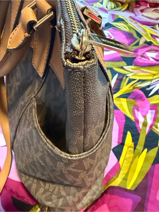 Michael Kors Hamilton Traveler Backpack Signature main image 10